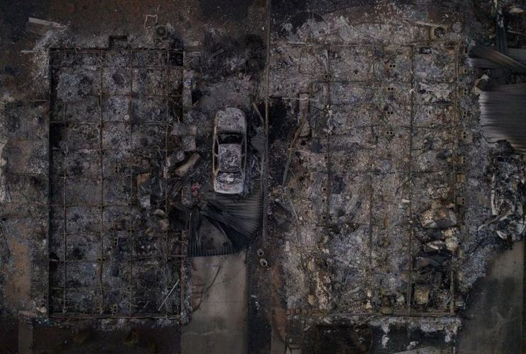 At least seven killed as scores of wildfires burn on U.S West Coast