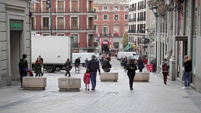 Madrid orders partial lockdown after surge in virus infections