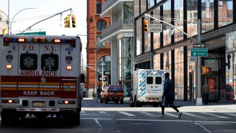 US coronavirus death toll passes 200,000