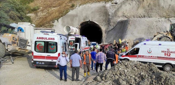 Tunnel blast injures 11 in northeastern Turkey