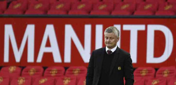 Man Utd post £23m loss as revenues tumble