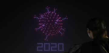 Drones light up Seoul sky with messages of hope amid COVID-19 pandemic