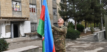 President Ilham Aliyev hoists Azerbaijani flag in Fuzuli, Jabrayil and Khudaferin bridge