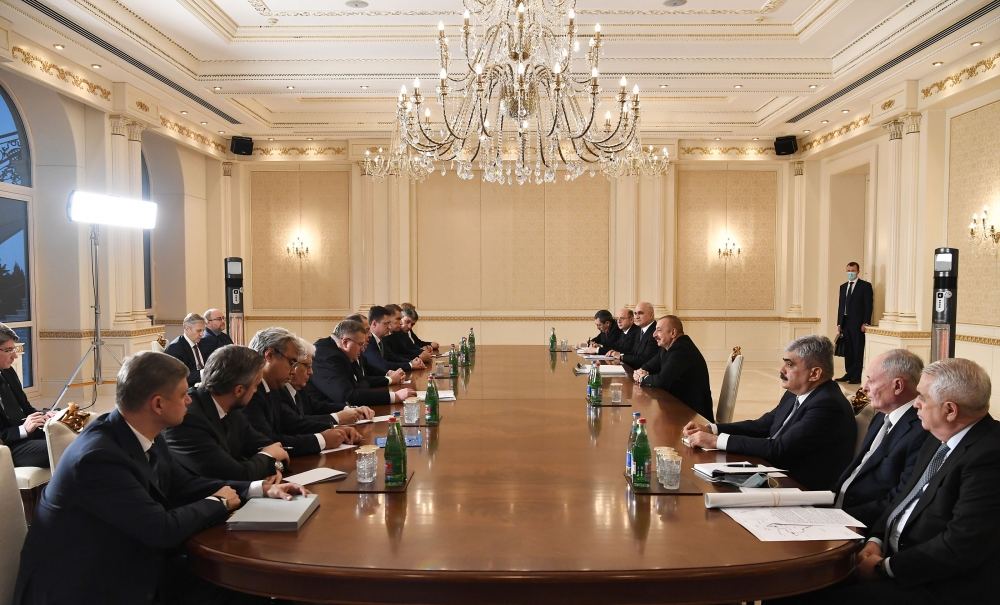 President Ilham Aliyev receives Russian Foreign Minister Sergey Lavrov (PHOTO)