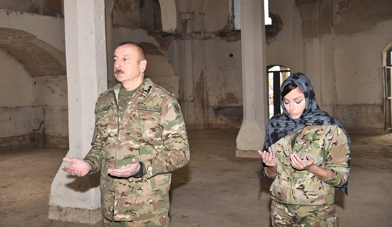 President Ilham Aliyev and First Lady visit Juma mosque in Aghdam (PHOTO)