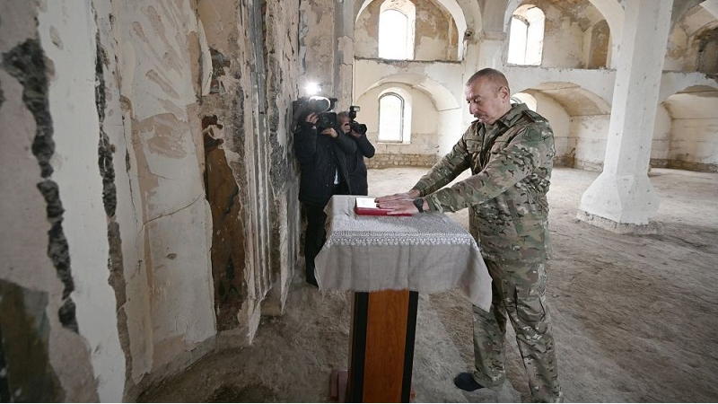 President Ilham Aliyev presents Holy Quran he brought from Mecca to Aghdam mosque