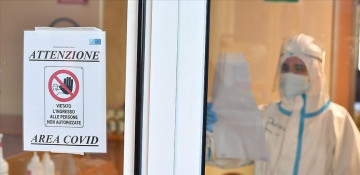 Italy reports 993 more deaths from COVID-19, highest daily figure since start of pandemic