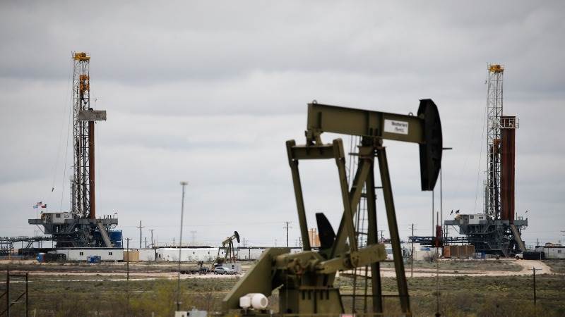 Oil prices fall on world markets