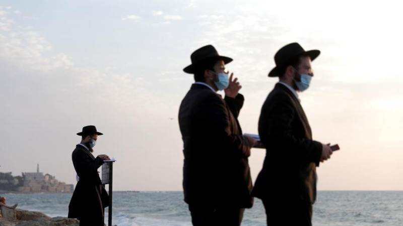 Israel to impose night curfew to curb COVID-19 spread