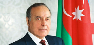 Azerbaijan commemorates national leader Heydar Aliyev