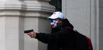 New York cathedral gunman shot dead by police