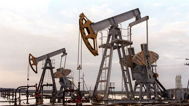 Oil prices fall on world markets