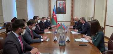 Azerbaijani FM discuss cooperation issues with Afghan delegation
