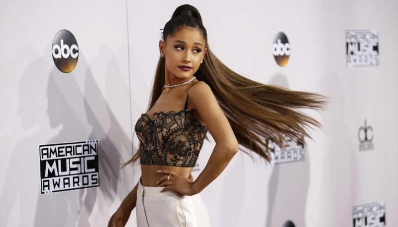 Ariana Grande announces engagement to Dalton Gomez (PHOTO)