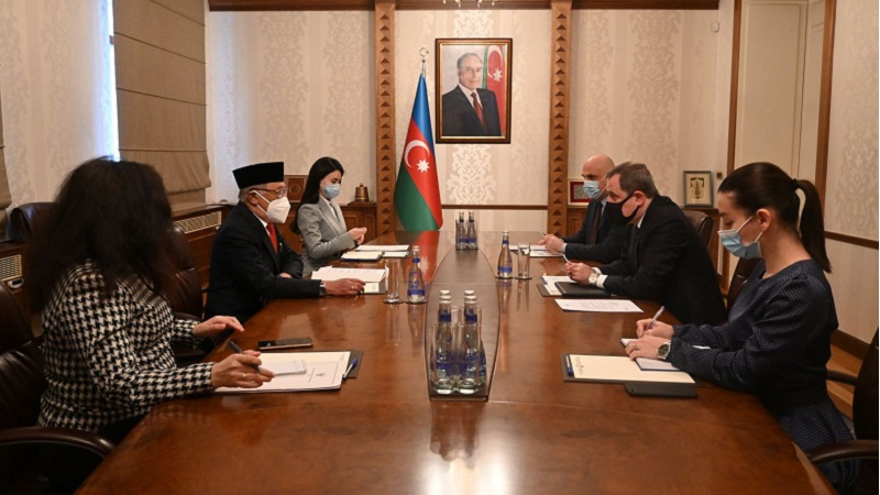 Azerbaijani foreign minister receives incoming Indonesian envoy