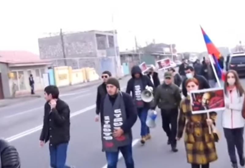 Armenian opposition sets up tents on Republic Square, demanding Pashinyan's resignation