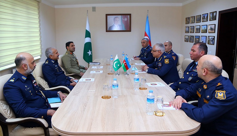 Azerbaijan, Pakistan discuss issues of developing cooperation in military aviation field