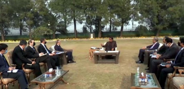 Azerbaijani FM, Pakistani PM discuss issues of mutual interest