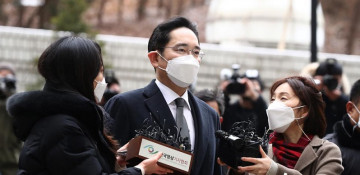 Samsung heir sentenced to 2.5 years in prison for corruption