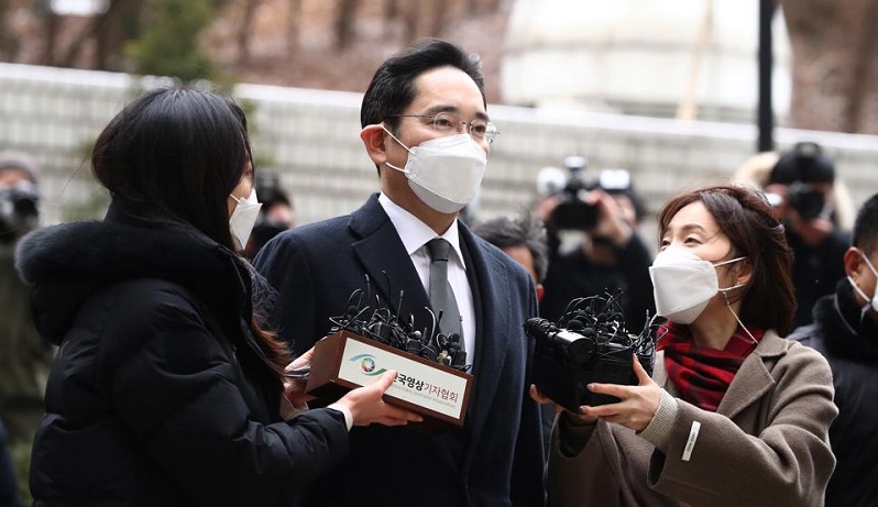 Samsung heir sentenced to 2.5 years in prison for corruption
