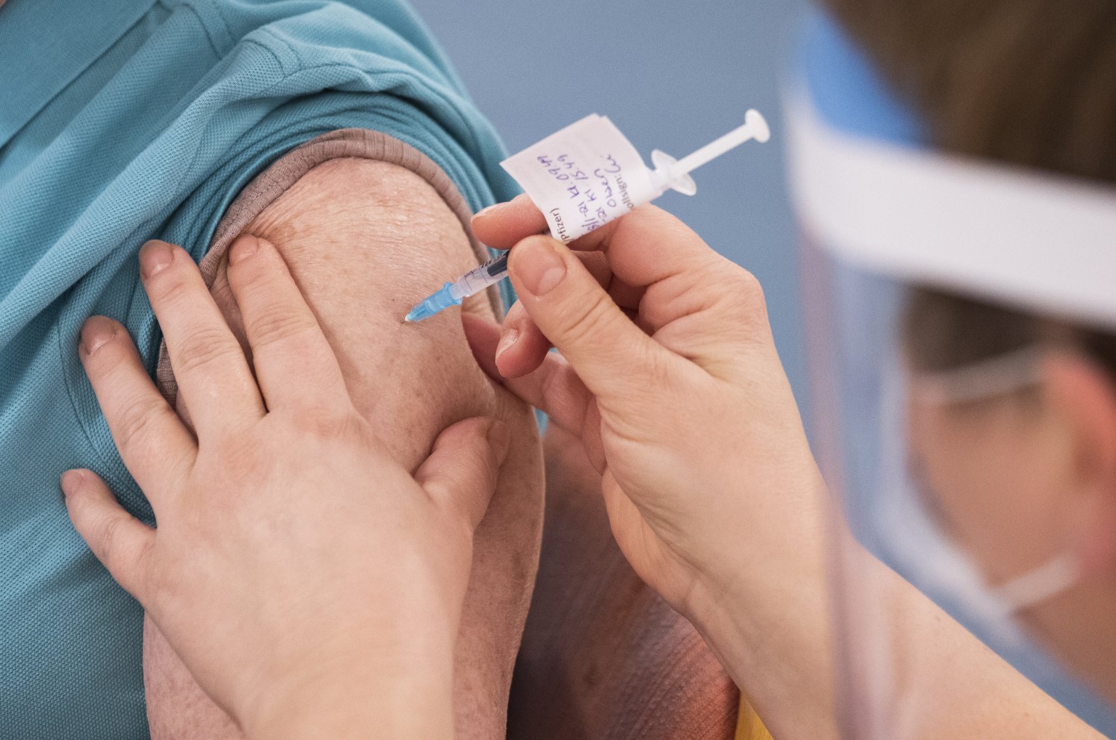 70% of adults should be vaccinated by summer: EU