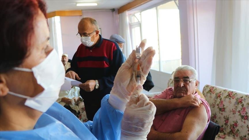 Turkey launches vaccination for people aged 75 and older