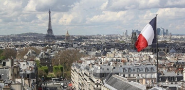 France to close border to non-EU travelers