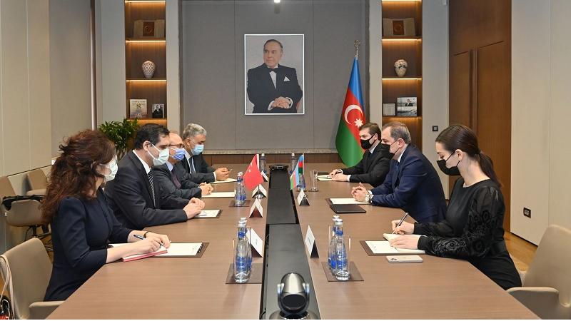 Azerbaijan’s foreign minister meets with Turkish Education Foundation chairman