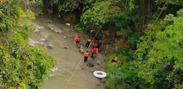 2 killed, 14 injured in bus crash in Indonesia's North Sumatra
