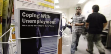 U.S. labor market struggling to regain momentum