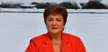 Global economy at fork in road: IMF head