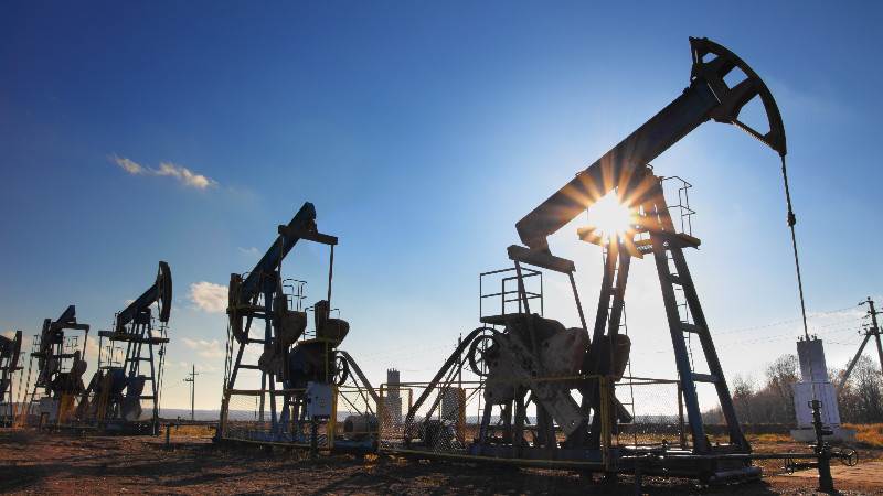 Oil prices drop on world markets