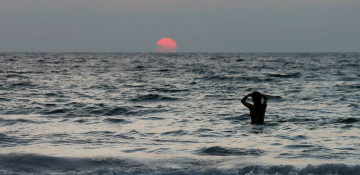 Thailand approves quarantine waiver for tourists, orders more vaccines