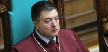 Ukrainian president dismisses head of constitutional court