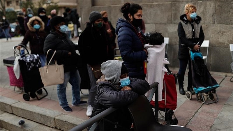 Spain sees spike in hospitalizations, rule violations