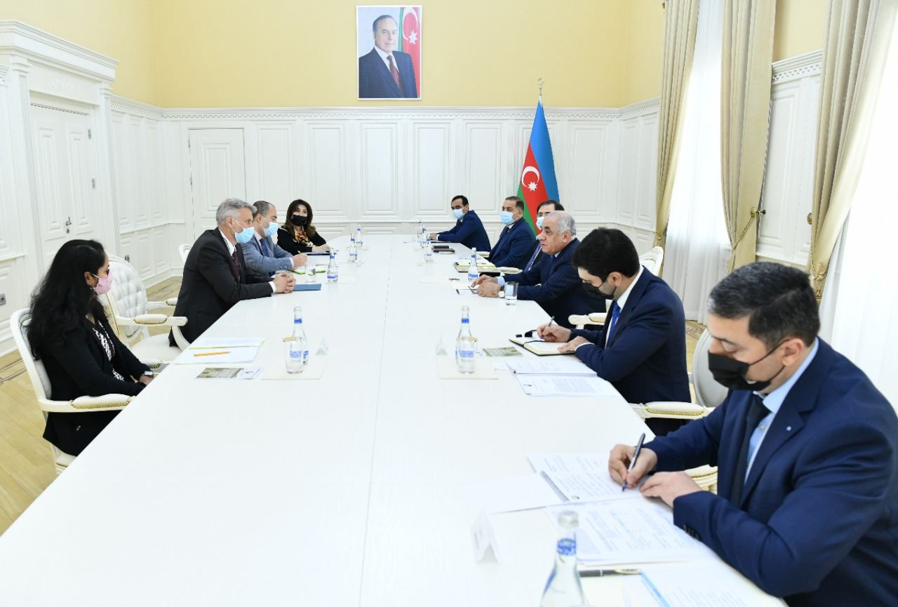 Azerbaijani PM, WB regional director discuss prospects for development of ties