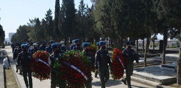 Azerbaijani Air Force servicemen visit graves of martyrs of April battles (PHOTO/VIDEO)