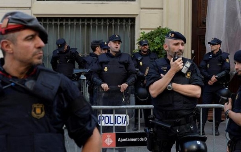 Police arrest 100 gang members who smuggled drugs into Spain on speed boats