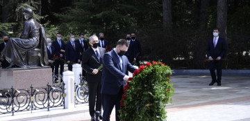 Russian Prosecutor General visits Alley of Honors