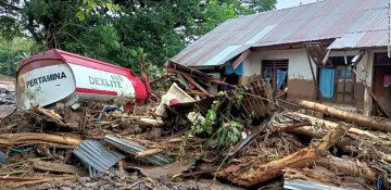 Indonesia landslide kills three - disaster agency