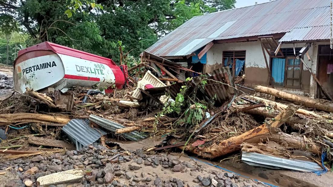 Indonesia landslide kills three - disaster agency
