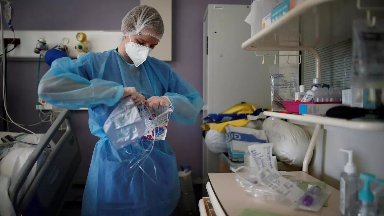 France's COVID-19 figures keep going down