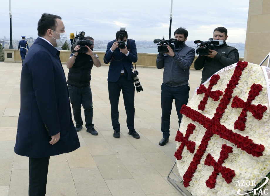 Georgian prime minister pays tribute to Azerbaijani martyrs