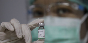 Mixing COVID-19 vaccines may increase symptoms, data shows