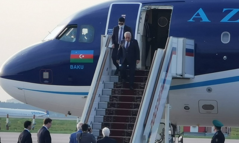 Azerbaijani prime minister embarks on official visit to Russia