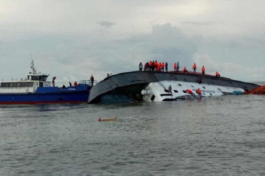 Many missing as boat with over 160 passengers capsizes in Nigeria