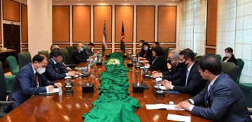 Azerbaijani, Uzbek parliament speakers meet on sidelines of PAECO meeting