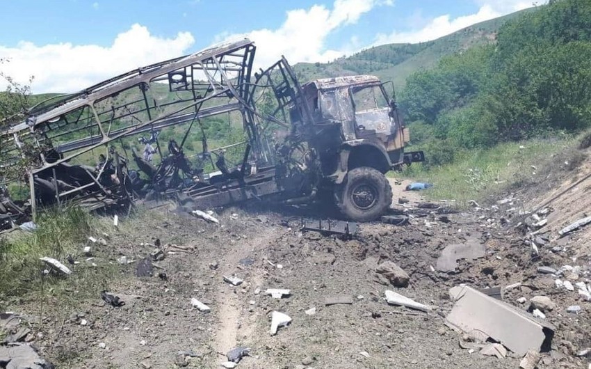 Moment vehicle carrying Azerbaijani journalists hit mine in Kalbajar (VIDEO)