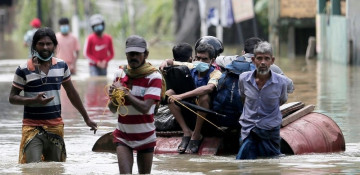 Thousands homeless as Sri Lanka floods death toll hits 17