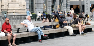 WHO advises keeping masks on after vaccination